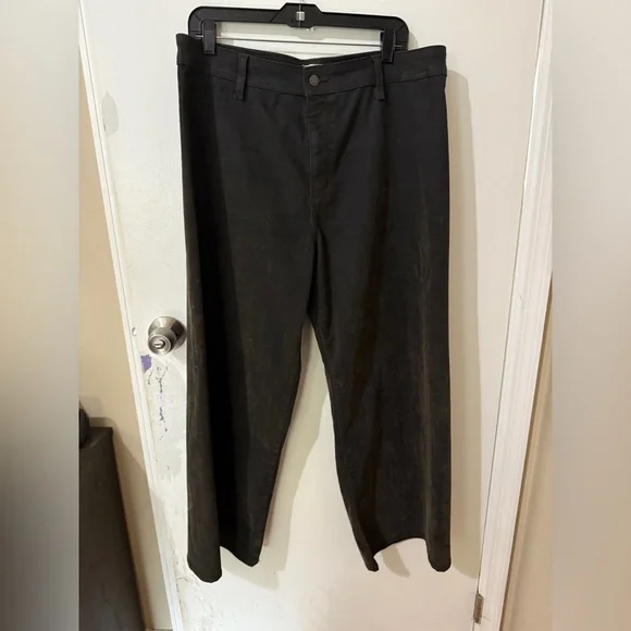 Universal Thread Women's High-Rise Flocked Sailor Wide Leg ankle jeans worn once - Picture 2 of 8